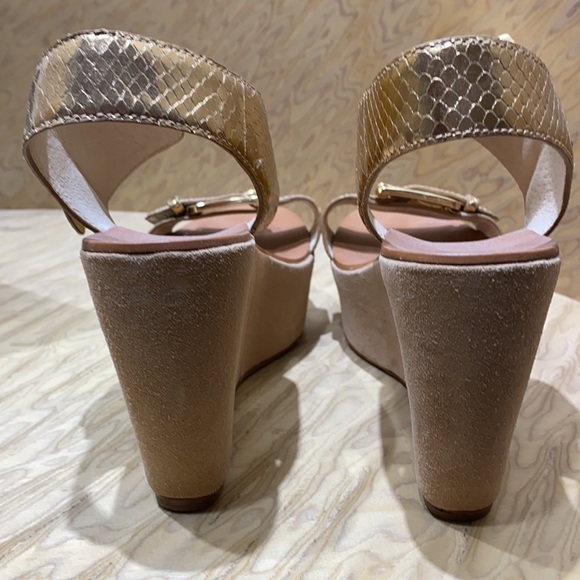 Almost New, Michael Kors gold platform sandals. - Picture 4 of 7